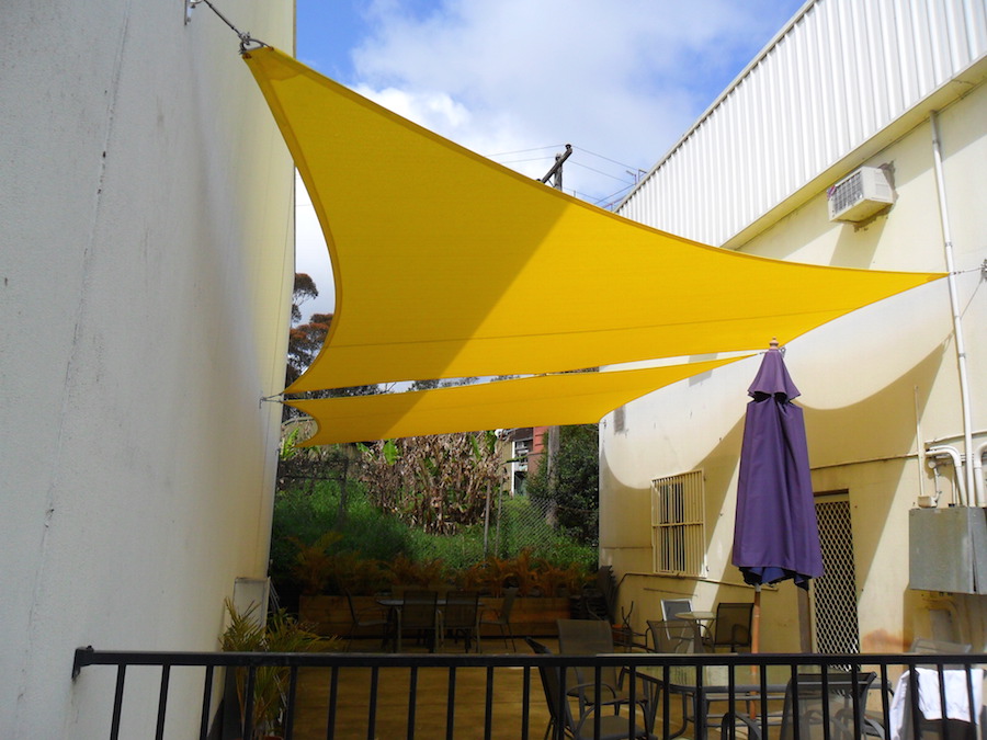 Yellow-2-sails-no-poles